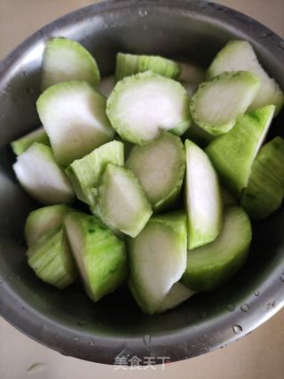 丝瓜西红柿扇骨汤的做法步骤：3