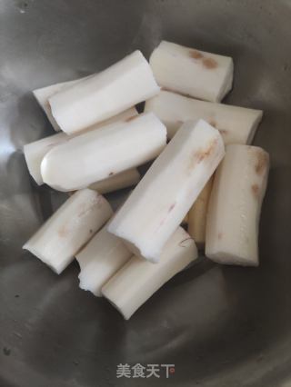 羊肚菌淮山瘦肉鸡骨汤的做法步骤：3