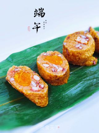 鲜肉蛋黄粽子的做法步骤：1