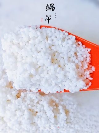 鲜肉蛋黄粽子的做法步骤：2