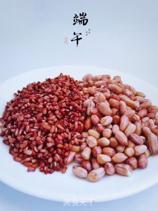 鲜肉蛋黄粽子的做法步骤：4