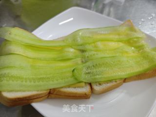 芝士青瓜三明治的做法步骤：3