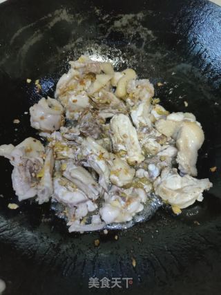 客家艾叶焖鸡饭的做法步骤：7