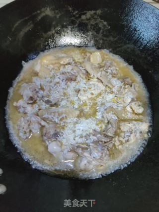 客家艾叶焖鸡饭的做法步骤：8