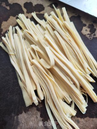 千张炒香芹的做法步骤：2