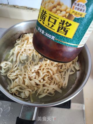 千张炒香芹的做法步骤：4