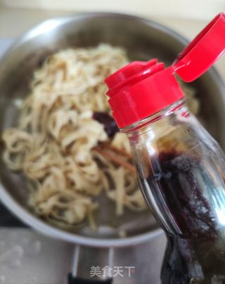千张炒香芹的做法步骤：5