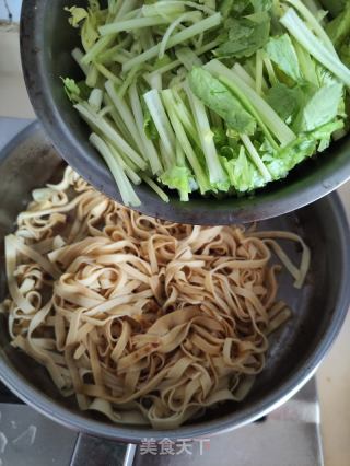 千张炒香芹的做法步骤：6