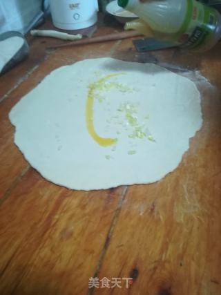 葱油饼的做法步骤：4