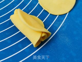 玫瑰花馒头花束的做法步骤：4