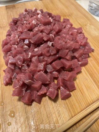 香椿牛肉酱的做法步骤：1