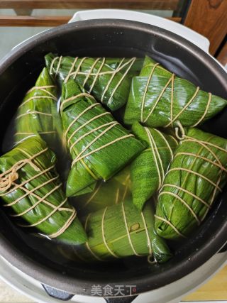 咸肉粽子的做法步骤：10