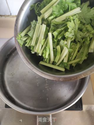 凉拌水芹的做法步骤：3