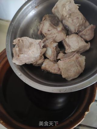 苹果蕃茄龙骨汤的做法步骤：5