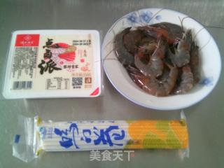 鲜虾鱼板豆腐汤的做法步骤：1