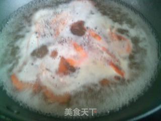 鲜虾鱼板豆腐汤的做法步骤：5