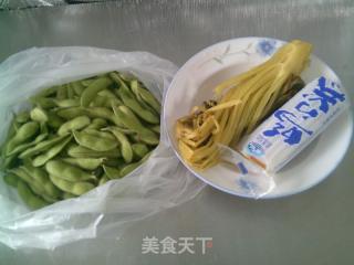 咸菜鱼板炒毛豆的做法步骤：1