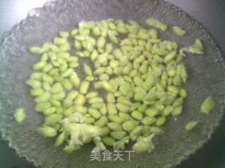 咸菜鱼板炒毛豆的做法步骤：4