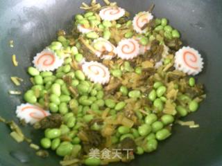 咸菜鱼板炒毛豆的做法步骤：5