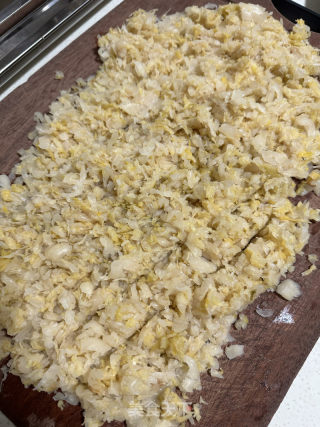 东北酸菜饺子的做法步骤：2