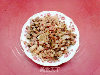 青花椒豌豆腊肉粽子的做法步骤：2