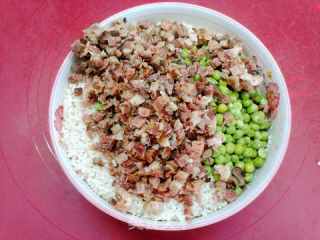 青花椒豌豆腊肉粽子的做法步骤：7