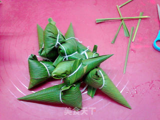 青花椒豌豆腊肉粽子的做法步骤：15