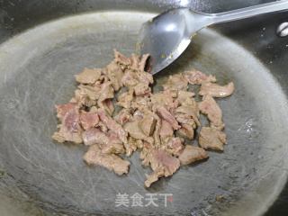青椒炒牛肉的做法步骤：3