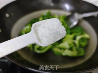 青椒炒牛肉的做法步骤：5