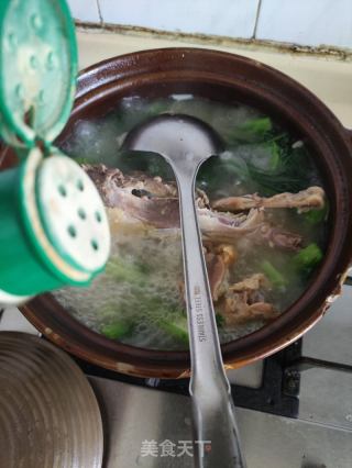 咸鸡骨春菜汤的做法步骤：6