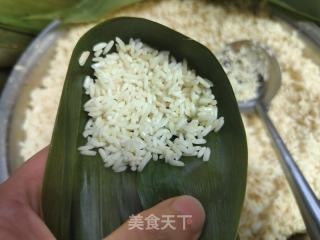 灰碱豆沙粽的做法步骤：7