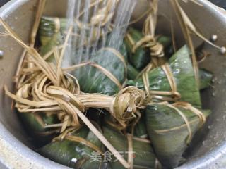 灰碱豆沙粽的做法步骤：12