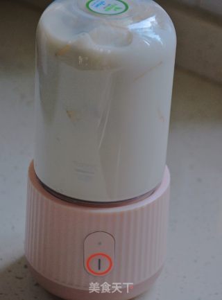 香蕉奶昔的做法步骤：4