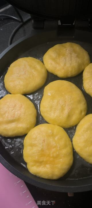 玉米饼的做法步骤：7