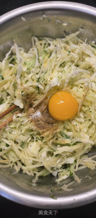 蔬菜鸡蛋饼的做法步骤：1