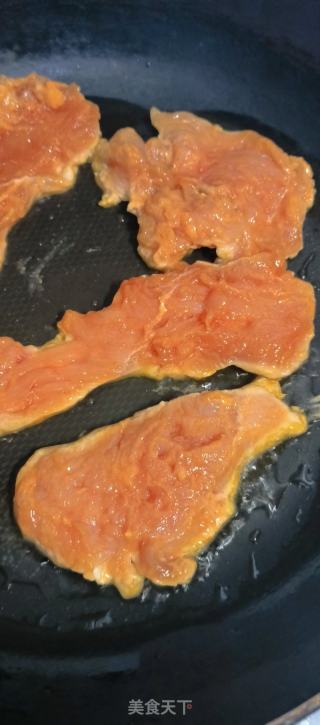 香煎鸡胸肉的做法步骤：4