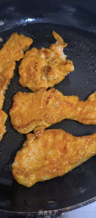 香煎鸡胸肉的做法步骤：5