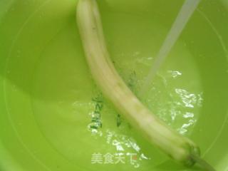 鱼板炒夜开花的做法步骤：2