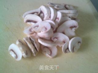 蘑菇炒西瓜皮的做法步骤：4