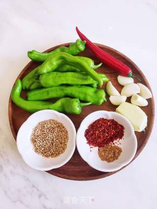 陕西特色美食～六辣子夹馍的做法步骤：2