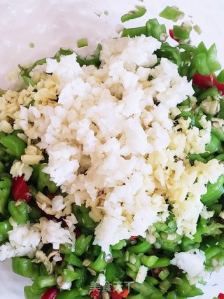 陕西特色美食～六辣子夹馍的做法步骤：4