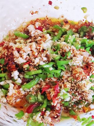 陕西特色美食～六辣子夹馍的做法步骤：7
