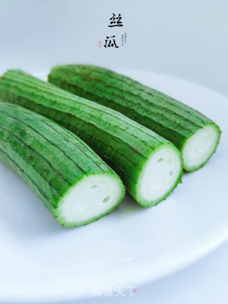 丝瓜炒虾仁的做法步骤：2
