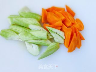 丝瓜牛肉汤的做法步骤：3