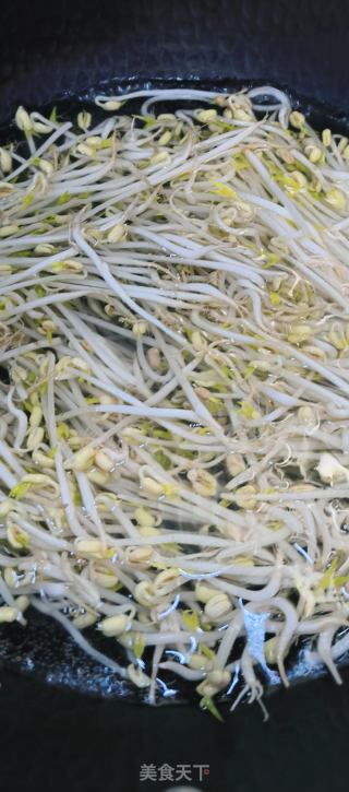 黄瓜拌绿豆芽的做法步骤：2