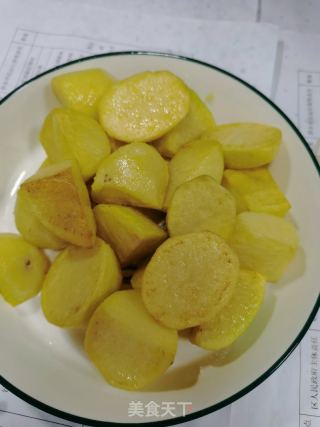 腊排骨焖土豆的做法步骤：3
