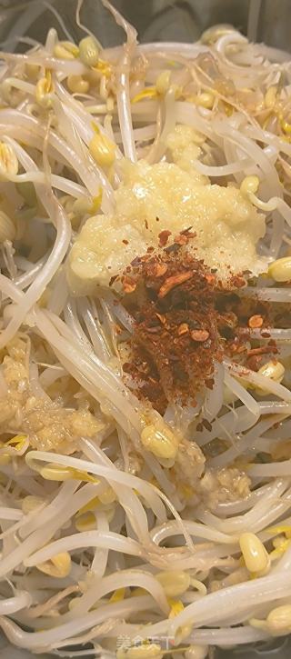 油泼绿豆芽的做法步骤：3