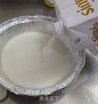 鸡蛋牛奶面包布丁的做法步骤：1