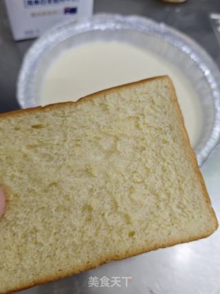 鸡蛋牛奶面包布丁的做法步骤：5