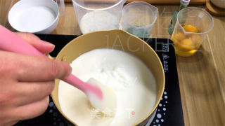 抹茶奶油可丽露，酥脆香浓外层与绵软甜蜜内里，带来双重满足。的做法步骤：1